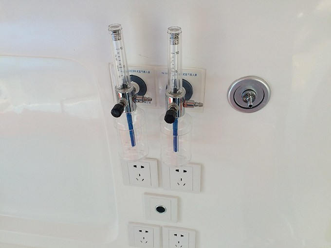 福特V348長(zhǎng)軸超人高頂監(jiān)護(hù)型救護(hù)車(chē) 福特V348長(zhǎng)軸超人高頂監(jiān)護(hù)型救護(hù)車(chē)