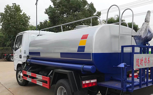 湖北程力東風(fēng)小多利卡灑水車為什么那么多人購買