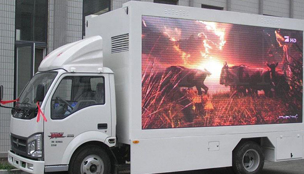 led廣告車方向盤轉(zhuǎn)向沉重時(shí)候需要去保養(yǎng)了哦